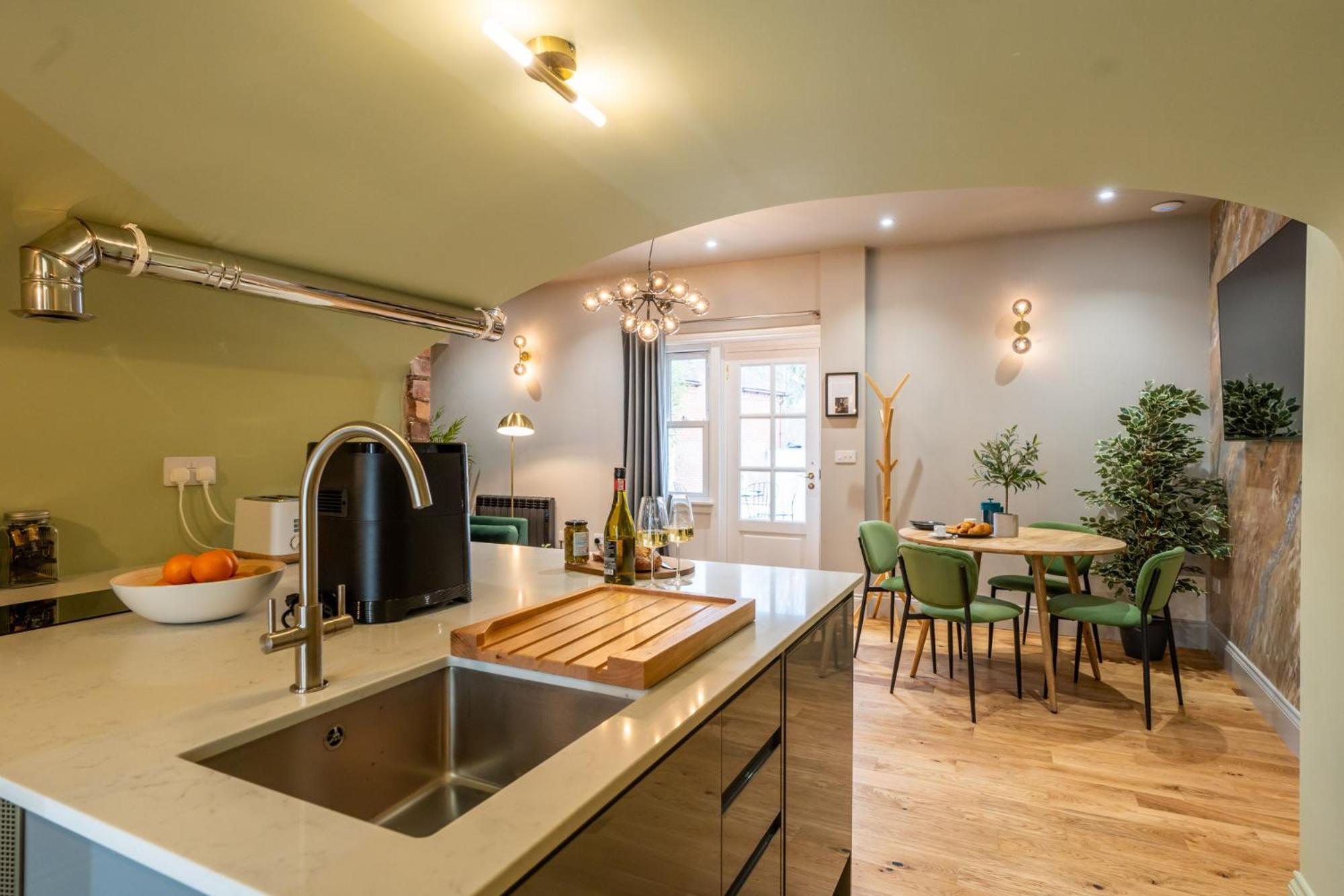 Commandery Vaults - Luxury Apartment In City Centre With Sky Tv Вустер Экстерьер фото